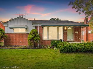 9055 Columbia, Redford, MI 48239