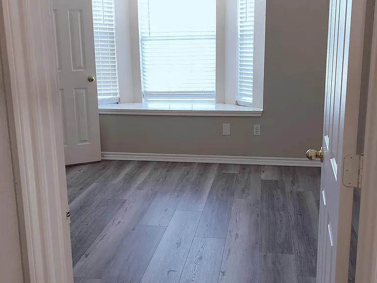 8001 Case Dr — Photo 61