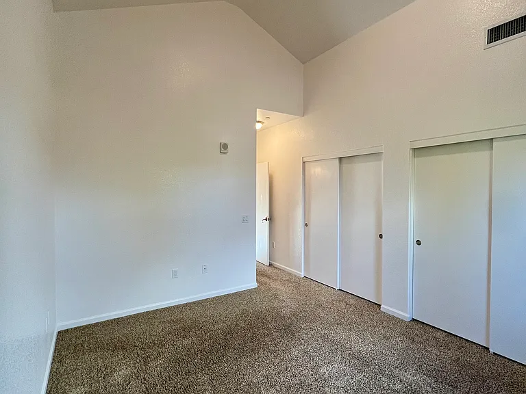 Esposti Park Apartments — Photo 20