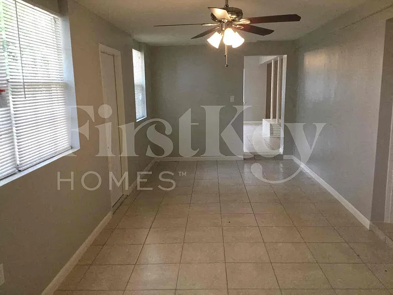 980 NW 182nd St — Photo 9