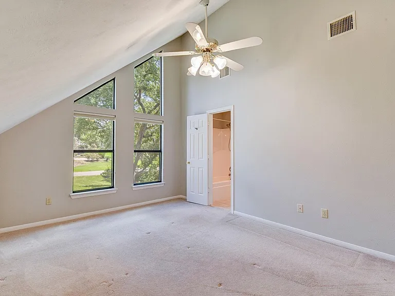 10045 Valley Dr S — Photo 32