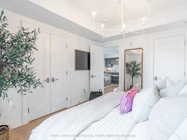 2060 Lakeshore Rd #304 — Photo 9