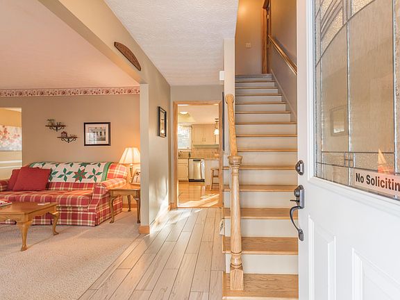 4th image of 162 Crowles Ave