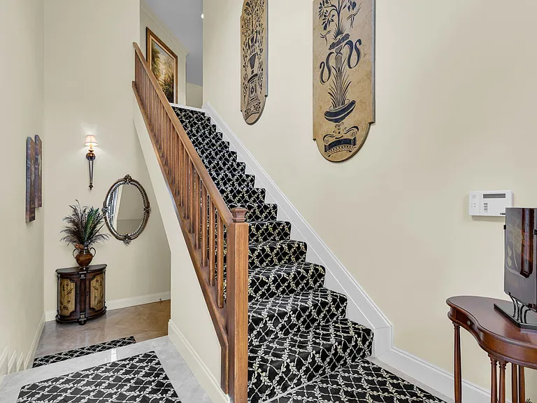 222 Legendary Cir — Photo 9