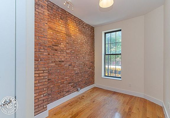 4th image of 940 Lafayette Ave #5D