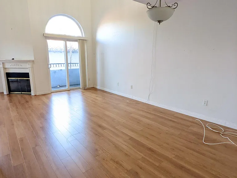 811 N Hayworth Ave #203 — Photo 10
