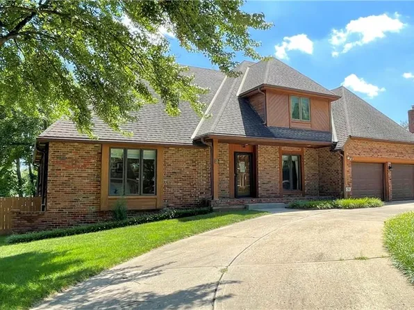 8439 W 113th St, Overland Park, KS 66210