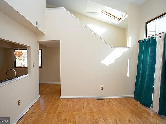 3rd image of 102 Gregorys Way #102