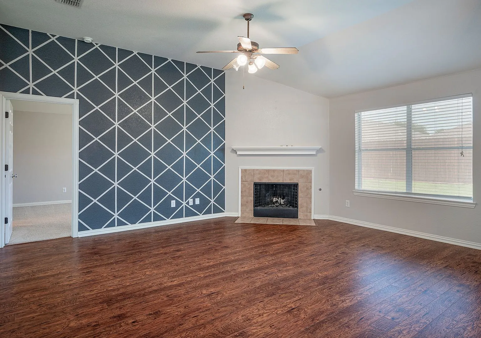 4 bedroom, 2 bath in great neighborhood — Photo 3
