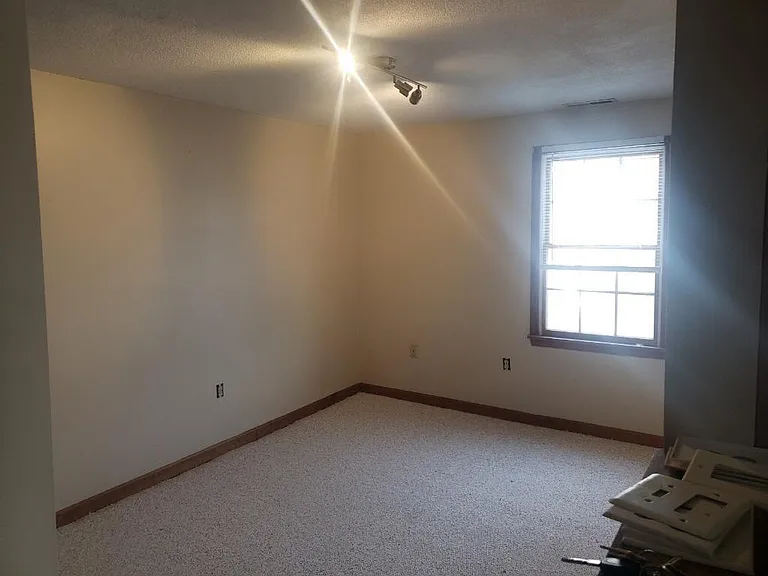 598 Springfield St — Photo 6