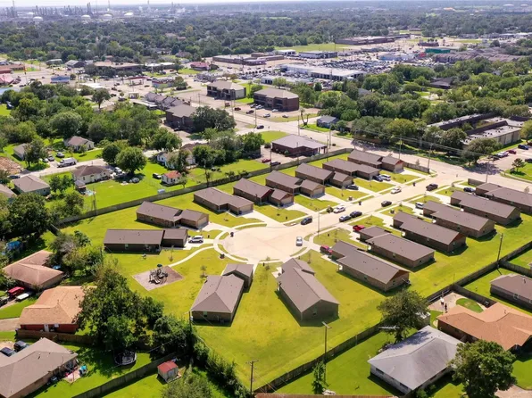 2401 14th Ave N, Texas City, TX 77590