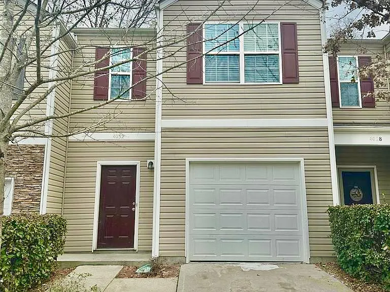 4032 Queensbridge Rd — Photo 1