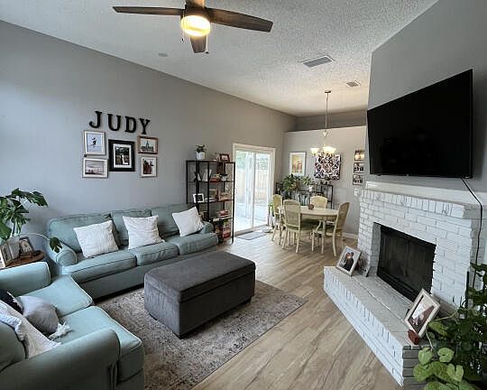 3rd image of 556 STAFFORDSHIRE Drive