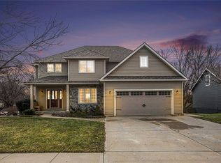 899 Hillcrest Ln, Lansing, KS 66043