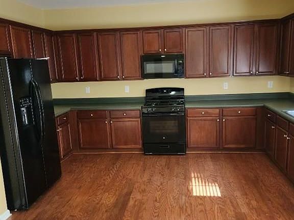 4th image of 277 Winthrop Ln