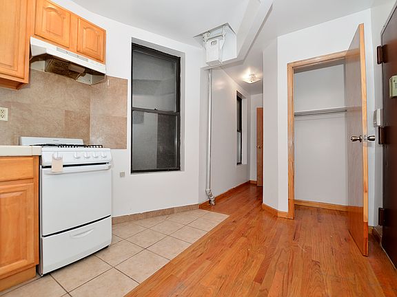 4th image of 160 Allen St APT 4