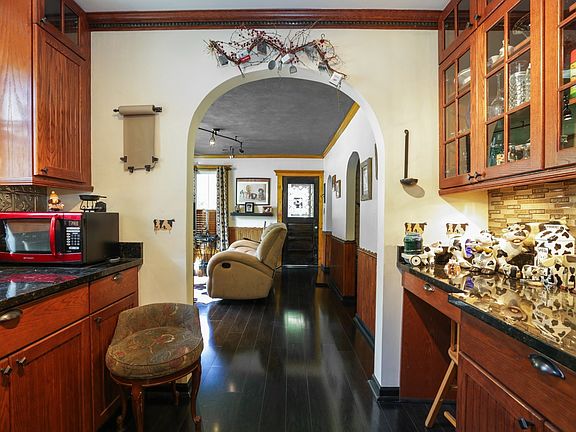 COUNTER SPACE AND CABINETS GALORE!