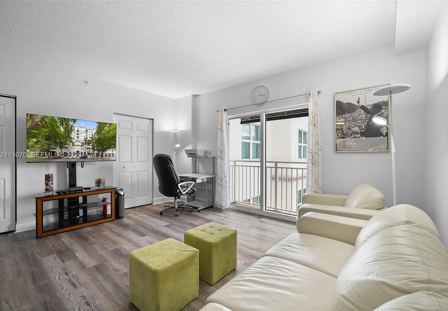 Douglas Grand Condo — Photo 3