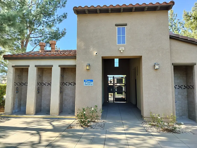 1423 Silverberry Ln — Photo 18