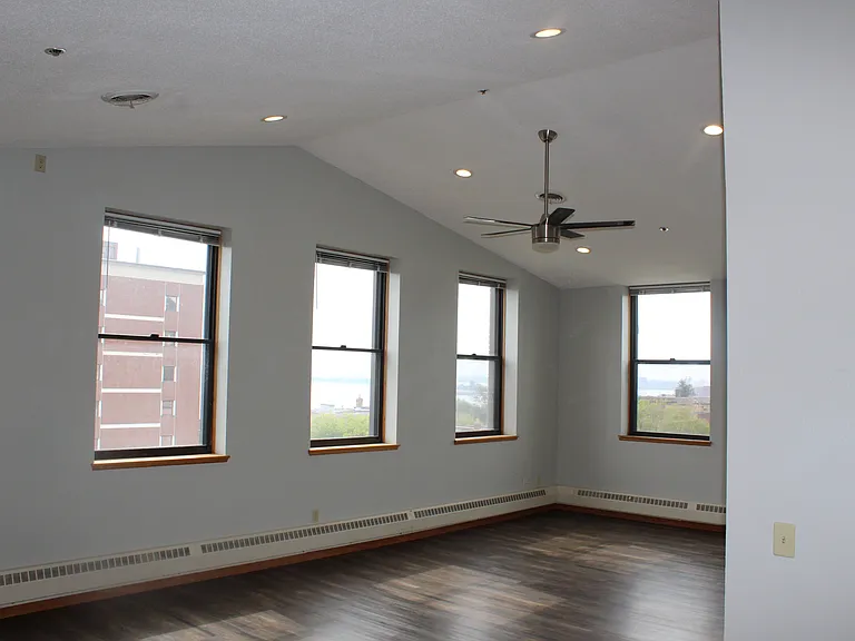 Jefferson Square Apartments — Photo 21