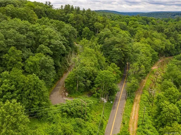 14 New Road, Avon, CT 06001