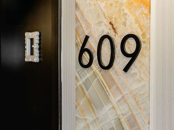 5th image of 304 Essa Rd #609