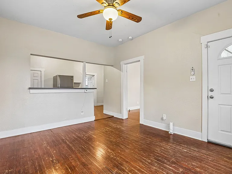 2310 N Sabinas St — Photo 5