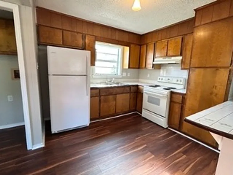 212 Lawler Ave — Photo 8