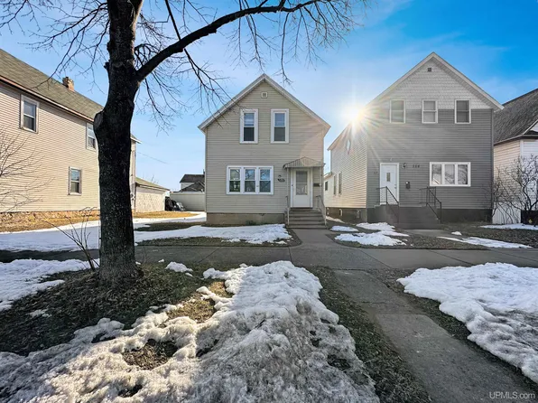 326 N 14th St, Escanaba, MI 49829