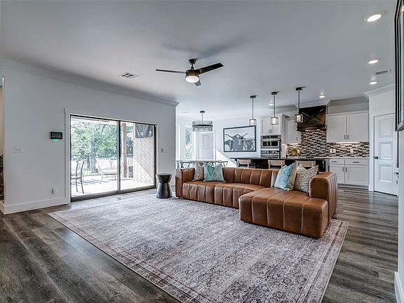 4th image of 22297 Forester Ln