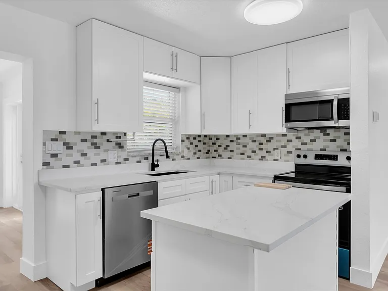 8801 Sunlit Cove Dr NE — Photo 10