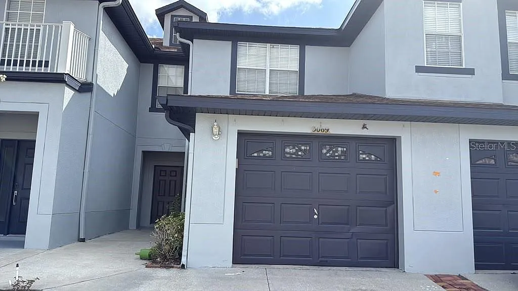 3 bed, 2.5 bath, 1749 sqft, $2,499 — Photo 1