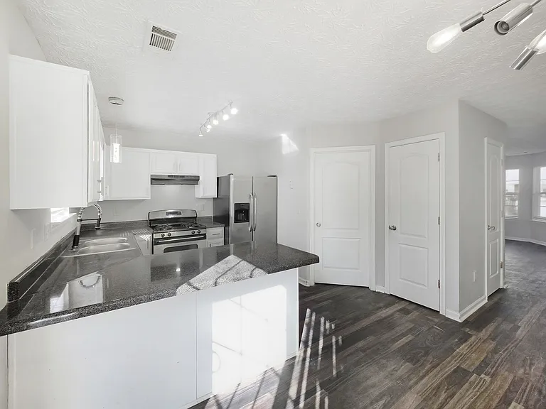 5539 Pineridge Ct — Photo 8