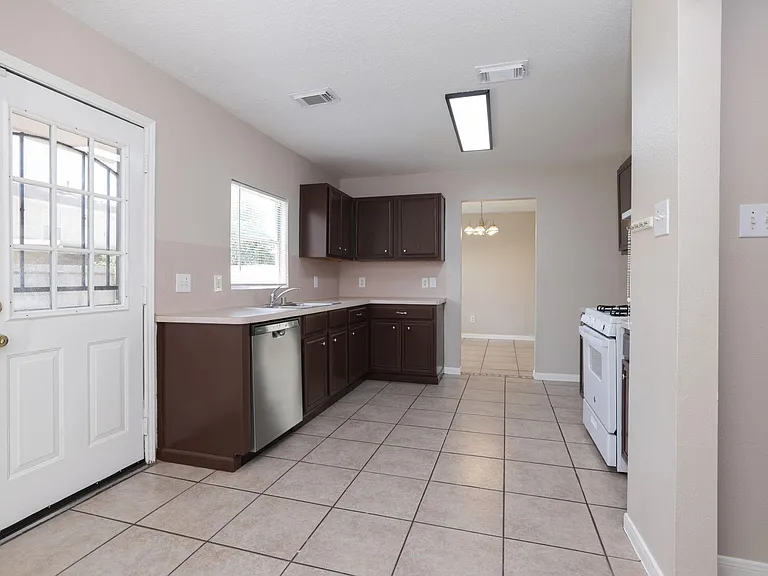 15422 Ferness Ln — Photo 17