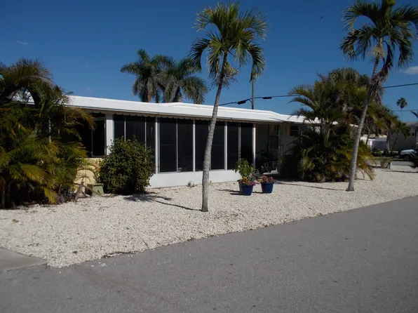 2841 York Rd, Saint James City, FL 33956