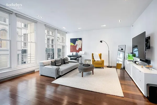 Sold by Sotheby's International Realty | media 3