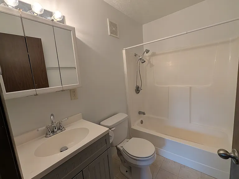 505 S Detroit St #6 — Photo 8