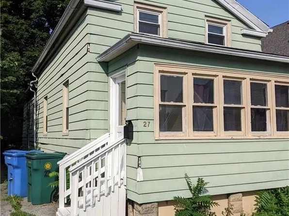 27 Leavenworth St, Rochester, NY 14613