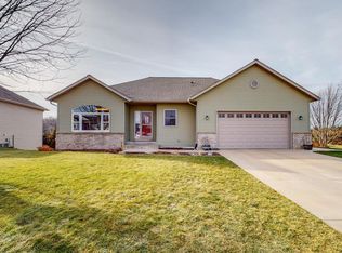 664 S Pointe Ct SW, Rochester, MN 55902