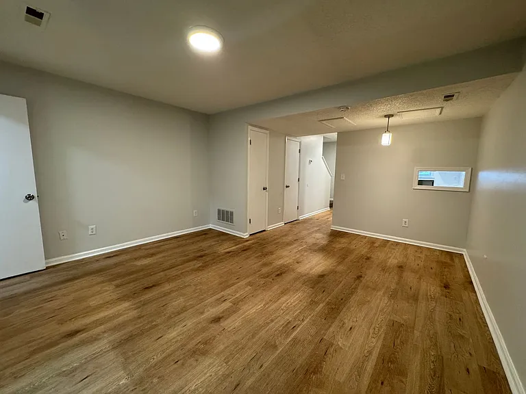 Mosby Townhouses - G — Photo 17