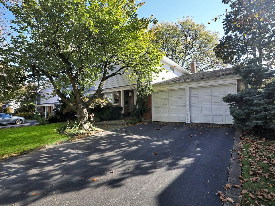 1st image of 11 Heathcote Dr
