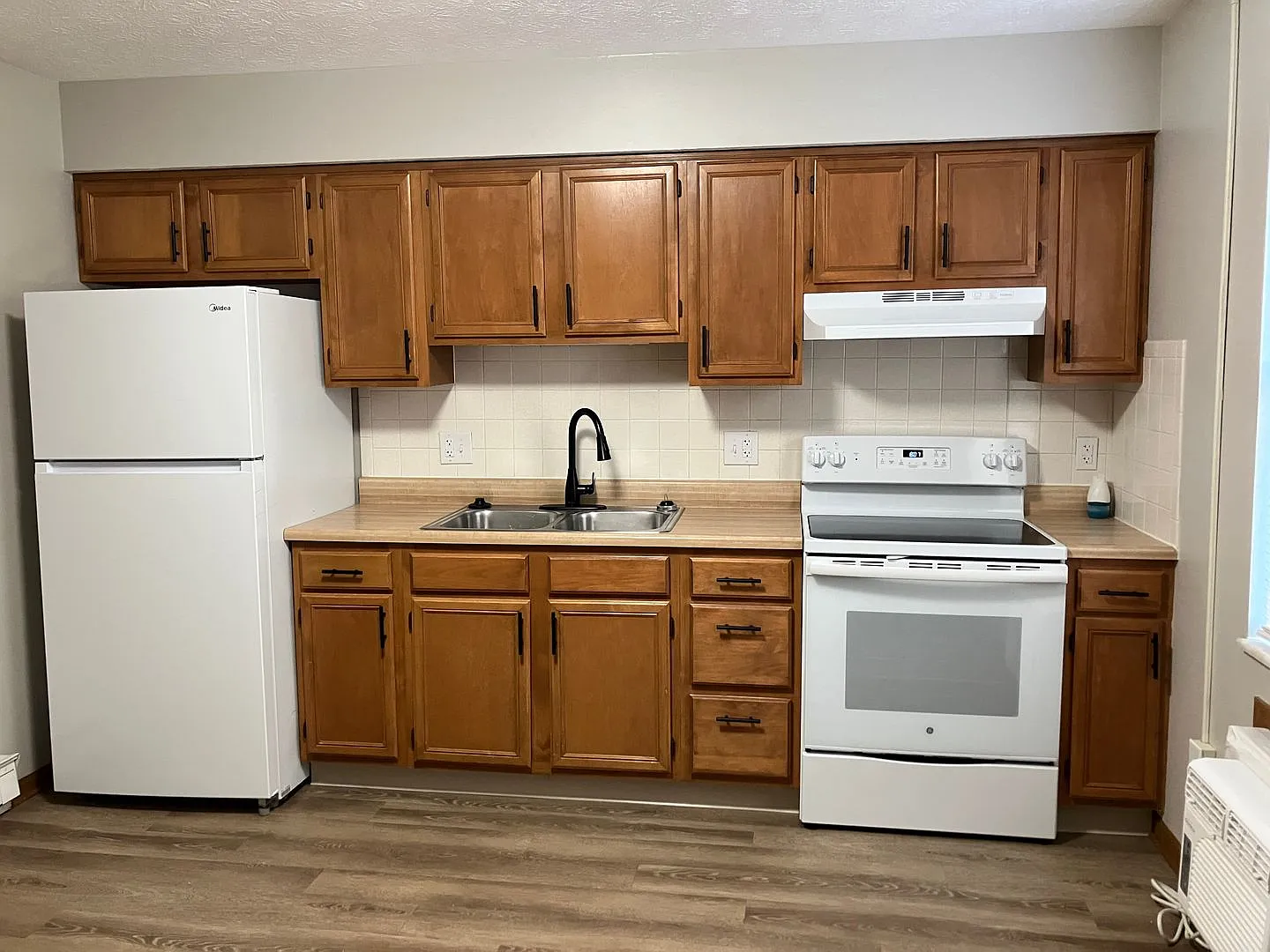Spacious 2-Bedroom Living in a Quiet Community! — Photo 2