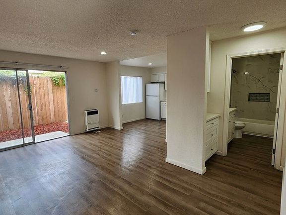 3rd image of 325 Roosevelt St #3