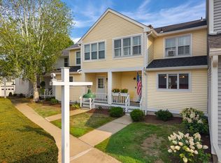 25 Cove Side Ln, Stonington, CT 06378