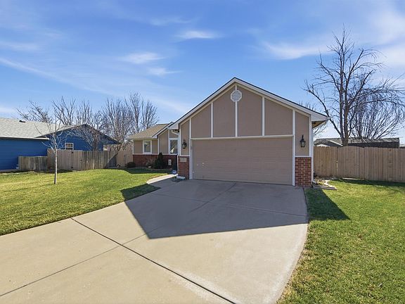 3rd image of 2613 N Parkdale Ct