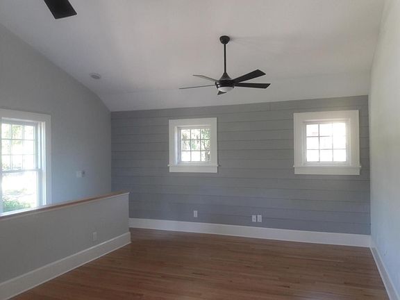 5th image of 105 14th Ave NE Floor 1