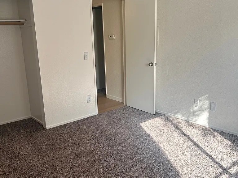 Vantage Point Apartments — Photo 48