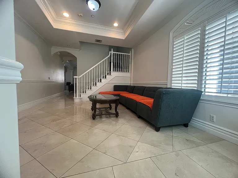525 S 5th Ave #C — Photo 8