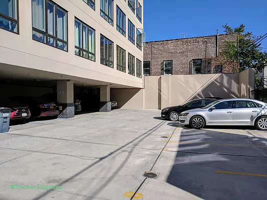 Rented by Manhattan Management LLC | media 63