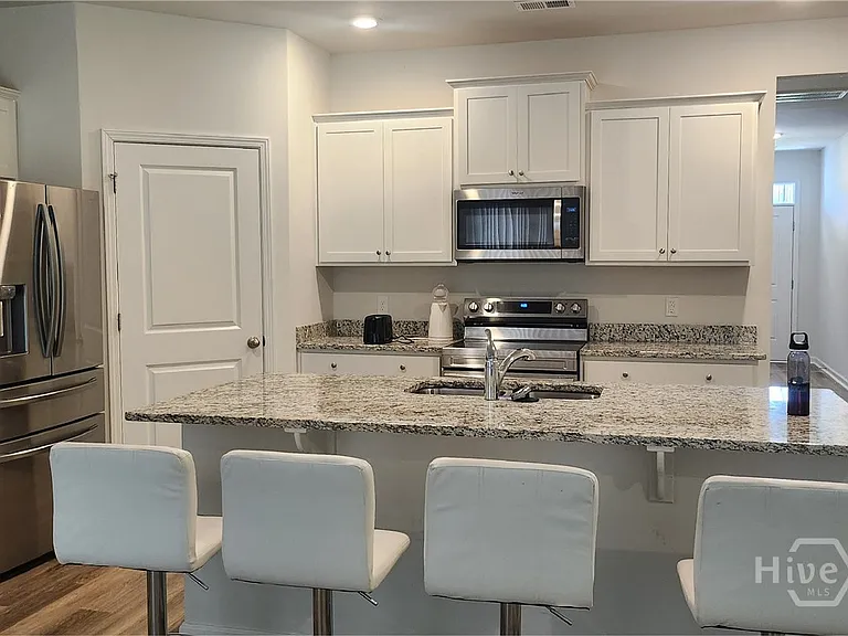 140 Charles Ln — Photo 4